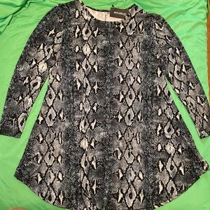 NWT Molerani Snake Skin Print Blouse Size Xtra Xtra Large